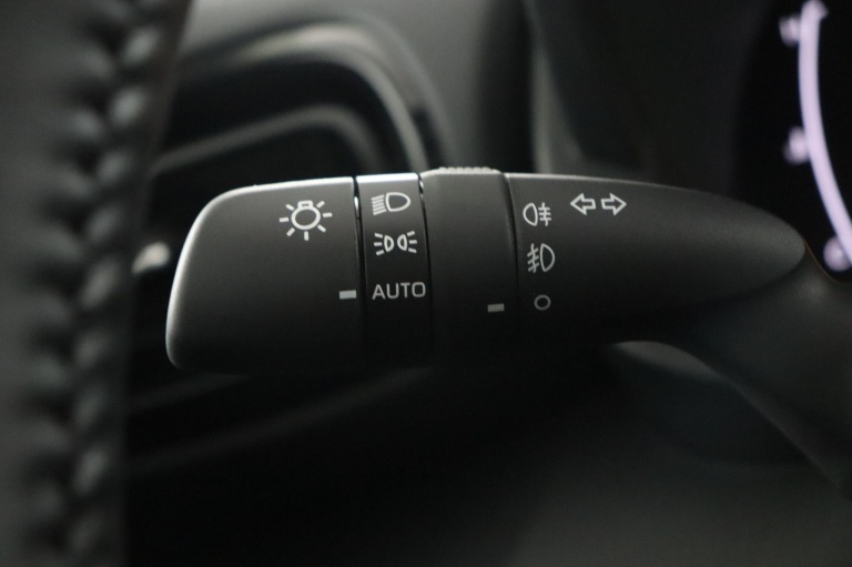 Toyota Yaris - 1.5 Hybrid 115 Dynamic 29