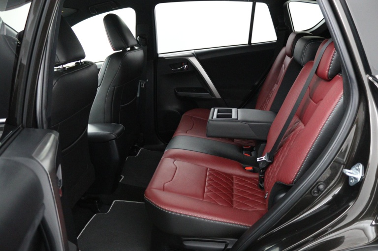 Toyota RAV4 - 2.5 Hybrid Executive 18