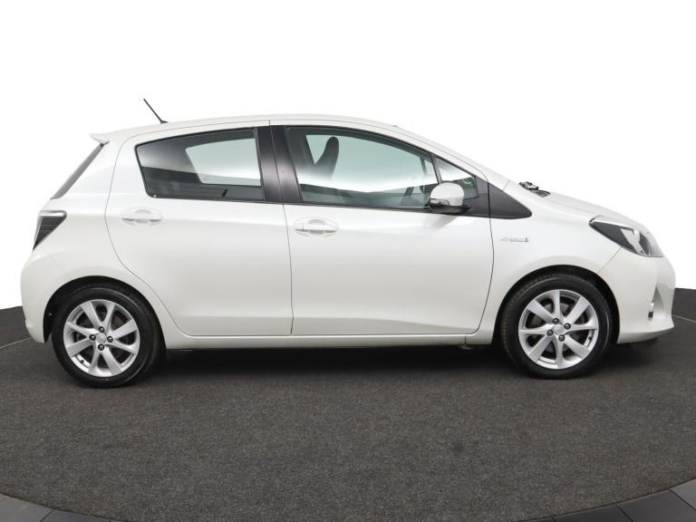 Toyota Yaris - 1.5 Full Hybrid Dynamic 12