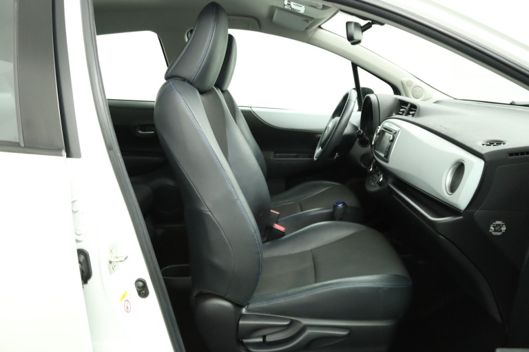 Toyota Yaris - 1.5 Full Hybrid Dynamic 21