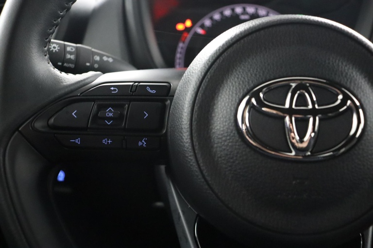 Toyota Aygo X - 1.0 VVT-i MT Play 16