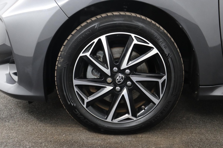 Toyota Yaris - 1.5 Hybrid First Edition 37