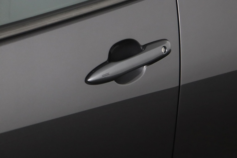 Toyota Yaris - 1.5 Hybrid First Edition 38