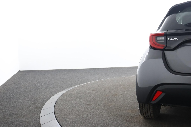 Toyota Yaris - 1.5 Hybrid First Edition 39