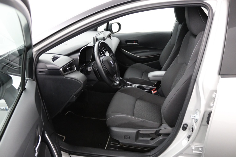 Toyota Corolla - 2.0 Hybrid Bi-tone 16