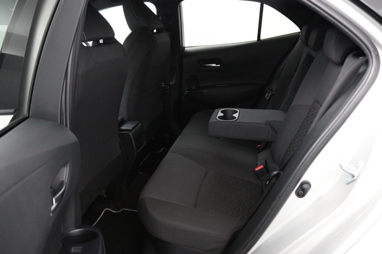 Toyota Corolla - 2.0 Hybrid Bi-tone 17