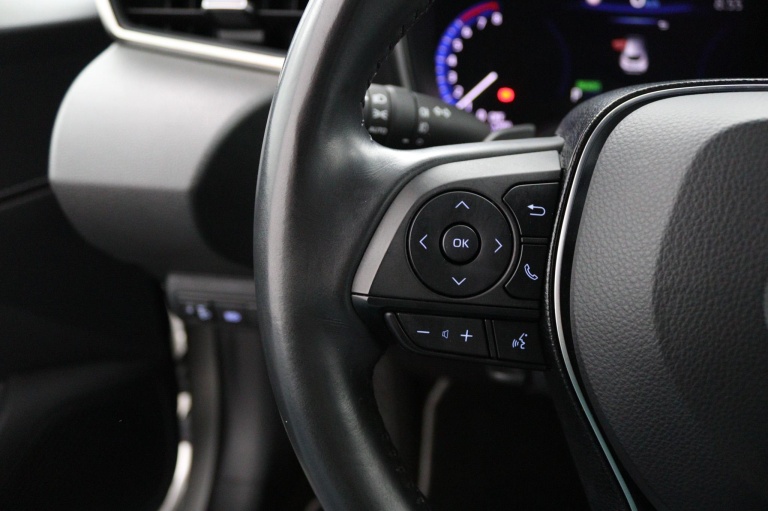 Toyota Corolla - 2.0 Hybrid Bi-tone 18