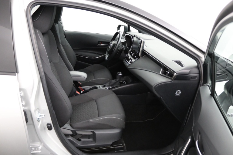 Toyota Corolla - 2.0 Hybrid Bi-tone 21