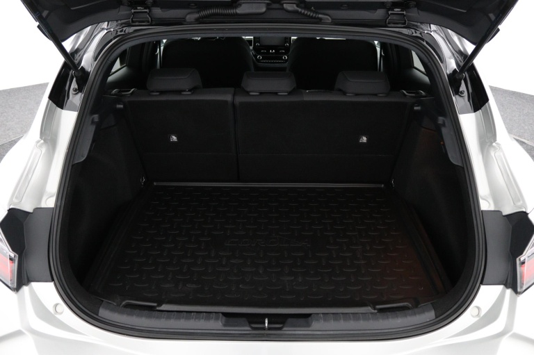 Toyota Corolla - 2.0 Hybrid Bi-tone 22