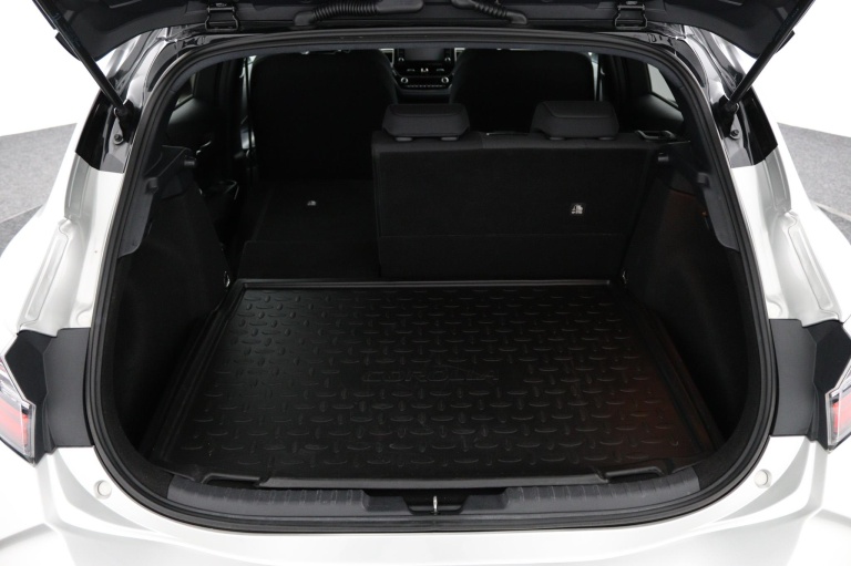 Toyota Corolla - 2.0 Hybrid Bi-tone 23