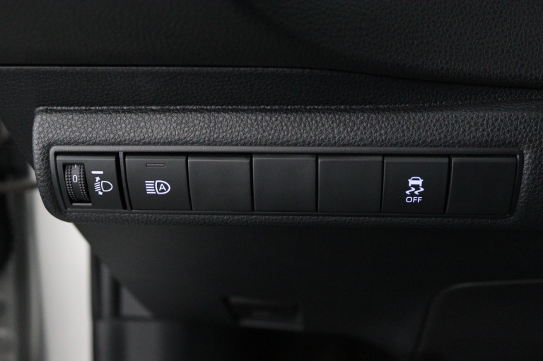 Toyota Corolla - 2.0 Hybrid Bi-tone 27