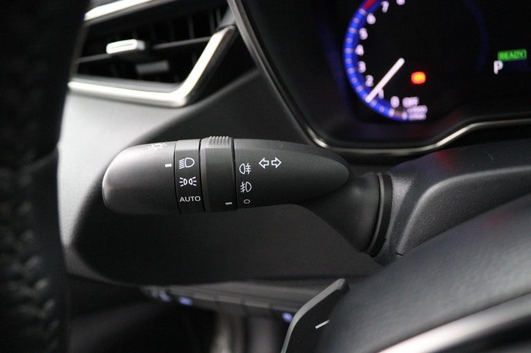 Toyota Corolla - 2.0 Hybrid Bi-tone 28