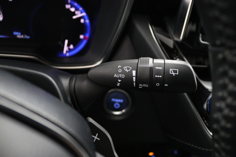 Toyota Corolla - 2.0 Hybrid Bi-tone 29