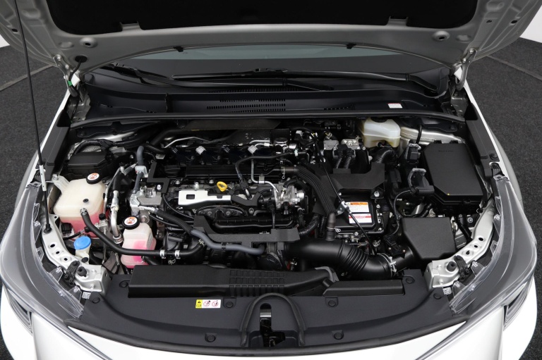 Toyota Corolla - 2.0 Hybrid Bi-tone 32