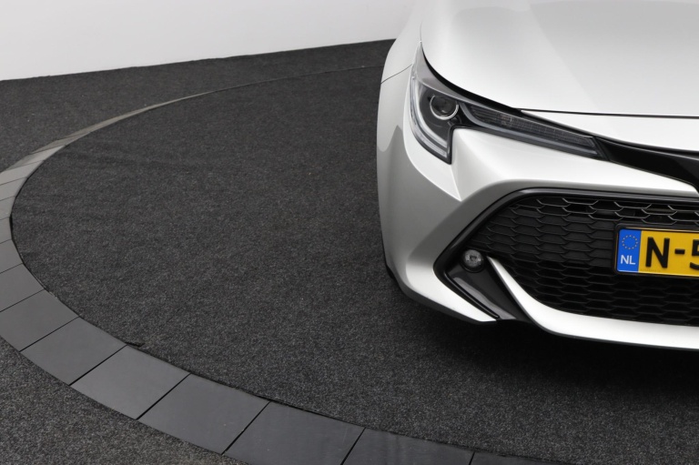 Toyota Corolla - 2.0 Hybrid Bi-tone 33