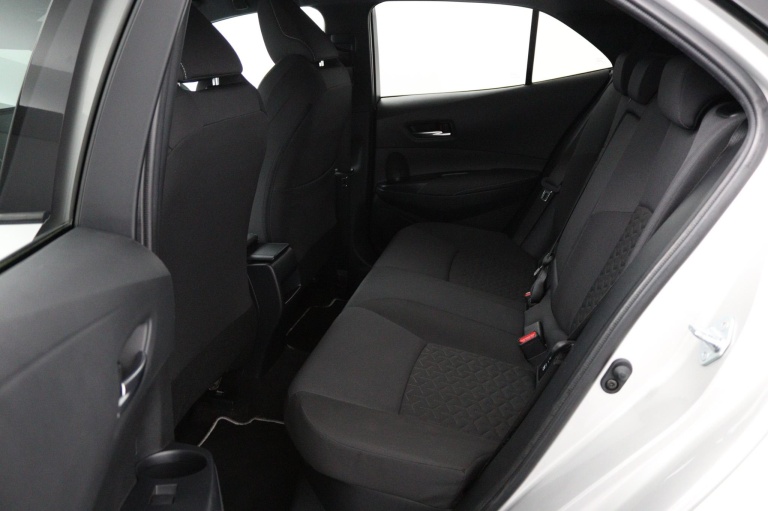 Toyota Corolla - 2.0 Hybrid Bi-tone 37