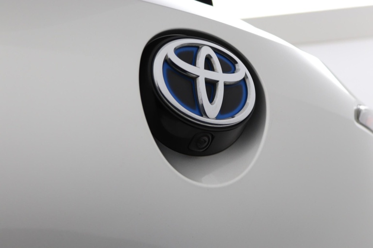 Toyota Corolla - 2.0 Hybrid Bi-tone 38