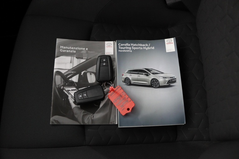 Toyota Corolla - 2.0 Hybrid Bi-tone 9