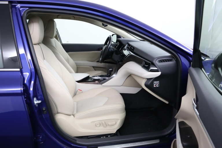 Toyota Camry - 2.5 Hybrid Executive 19