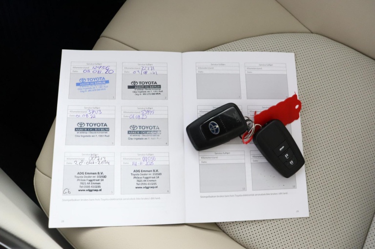 Toyota Camry - 2.5 Hybrid Executive 9