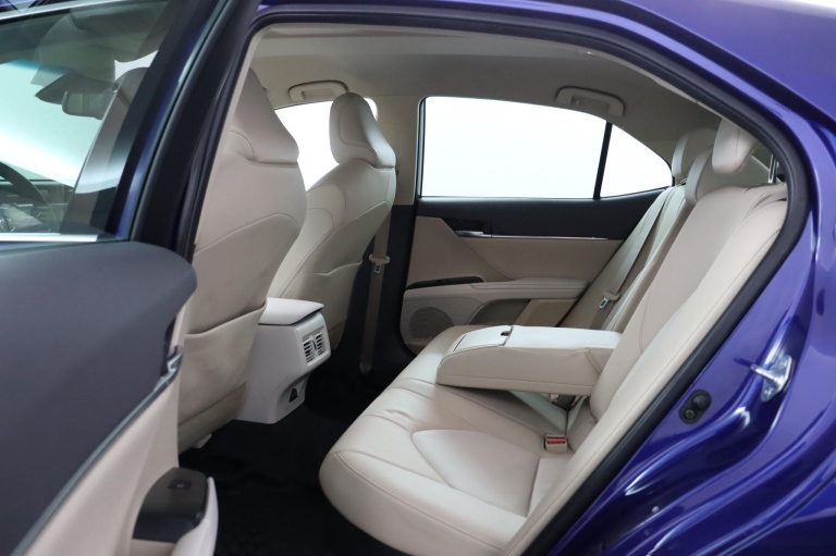 Toyota Camry - 2.5 Hybrid Premium 17