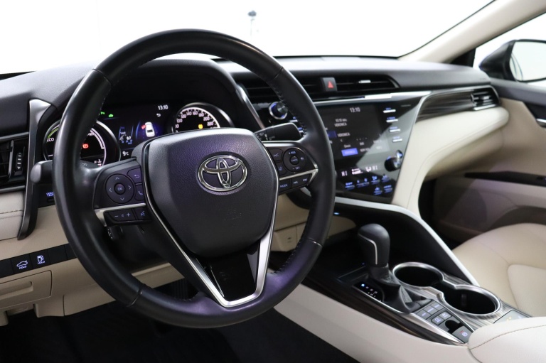Toyota Camry - 2.5 Hybrid Premium 18