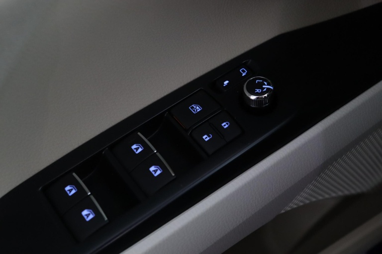 Toyota Camry - 2.5 Hybrid Premium 24