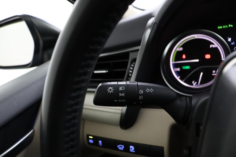 Toyota Camry - 2.5 Hybrid Premium 26