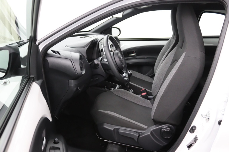 Toyota Aygo X - 1.0 VVT-i MT Play 18