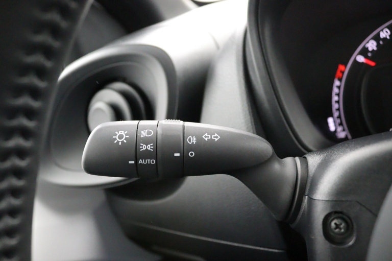 Toyota Aygo X - 1.0 VVT-i MT Play 30