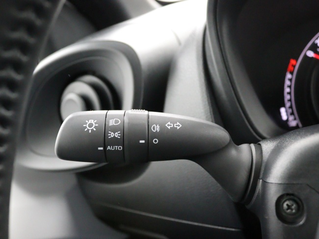 Toyota Aygo X - 1.0 VVT-i MT Play