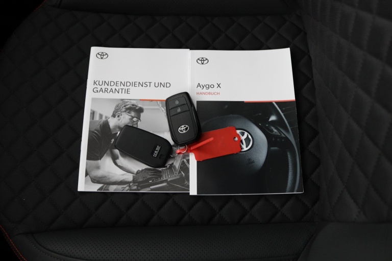 Toyota Aygo X - 1.0 VVT-i S-CVT Premium 11