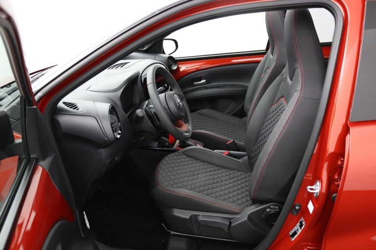 Toyota Aygo X - 1.0 VVT-i S-CVT Premium 17