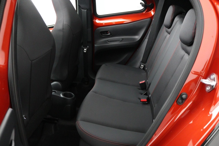 Toyota Aygo X - 1.0 VVT-i S-CVT Premium 18