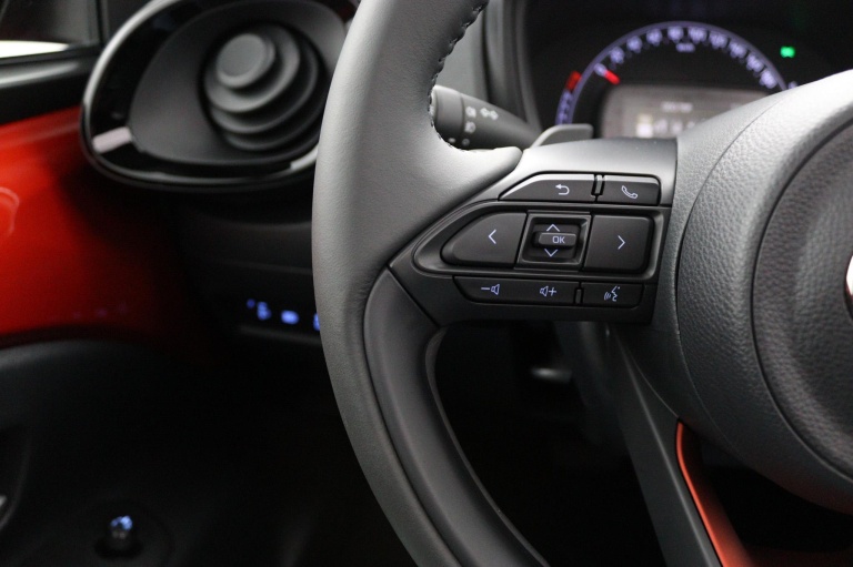 Toyota Aygo X - 1.0 VVT-i S-CVT Premium 19