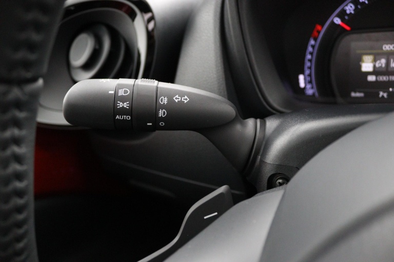 Toyota Aygo X - 1.0 VVT-i S-CVT Premium 30