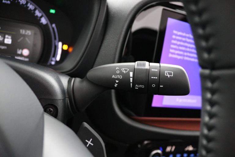 Toyota Aygo X - 1.0 VVT-i S-CVT Premium 31