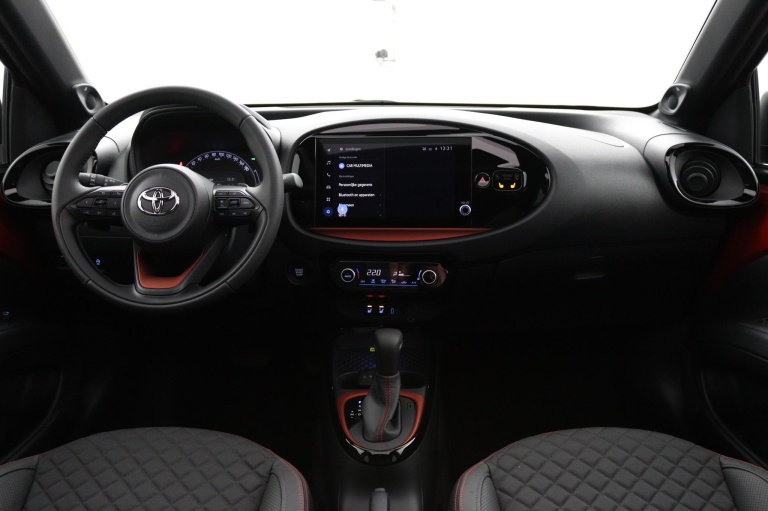 Toyota Aygo X - 1.0 VVT-i S-CVT Premium 4