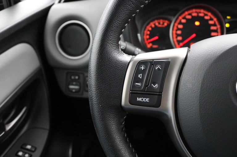 Toyota Yaris - 1.3 VVT-i Trend 19