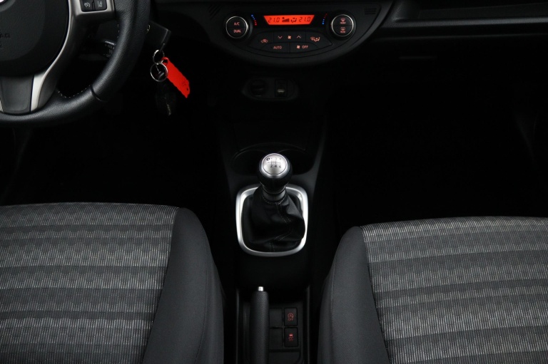 Toyota Yaris - 1.3 VVT-i Trend 26