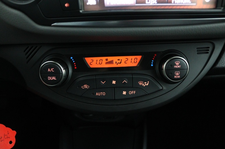 Toyota Yaris - 1.3 VVT-i Trend 7