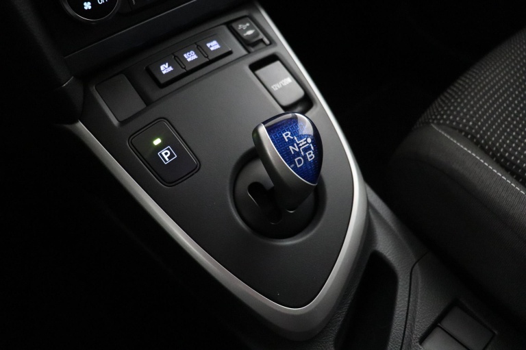 Toyota Auris - 1.8 Hybrid Dynamic 24