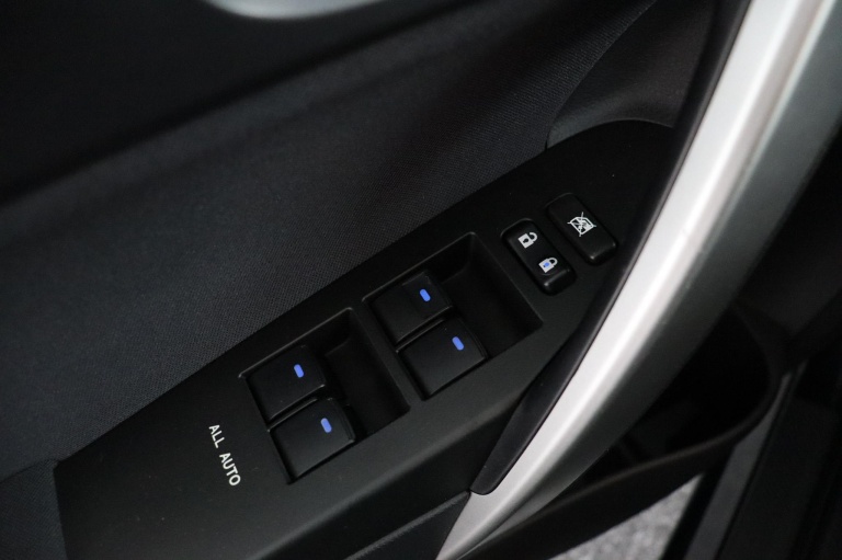 Toyota Auris - 1.8 Hybrid Dynamic 25