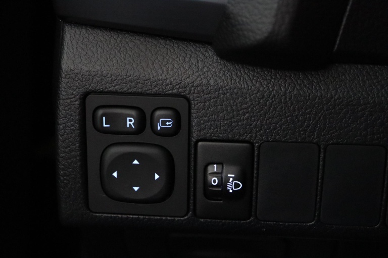 Toyota Auris - 1.8 Hybrid Dynamic 26