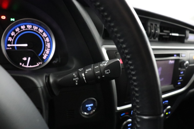 Toyota Auris - 1.8 Hybrid Dynamic 28