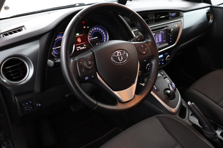 Toyota Auris - 1.8 Hybrid Dynamic 39