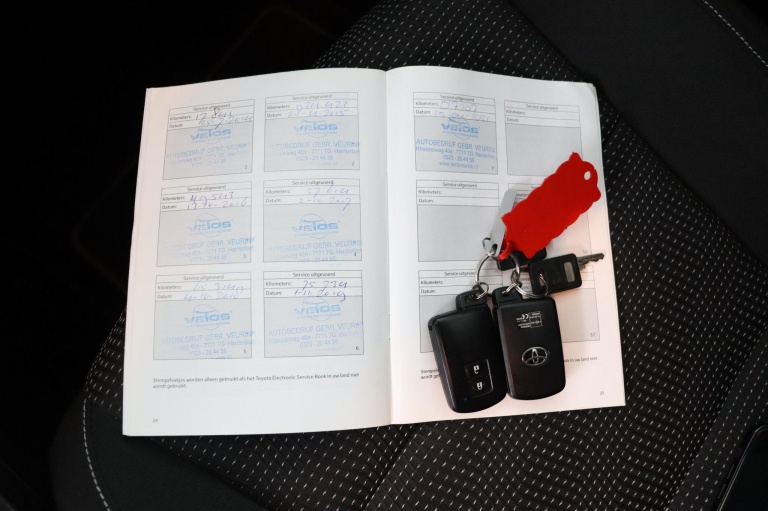 Toyota Auris - 1.8 Hybrid Dynamic 8