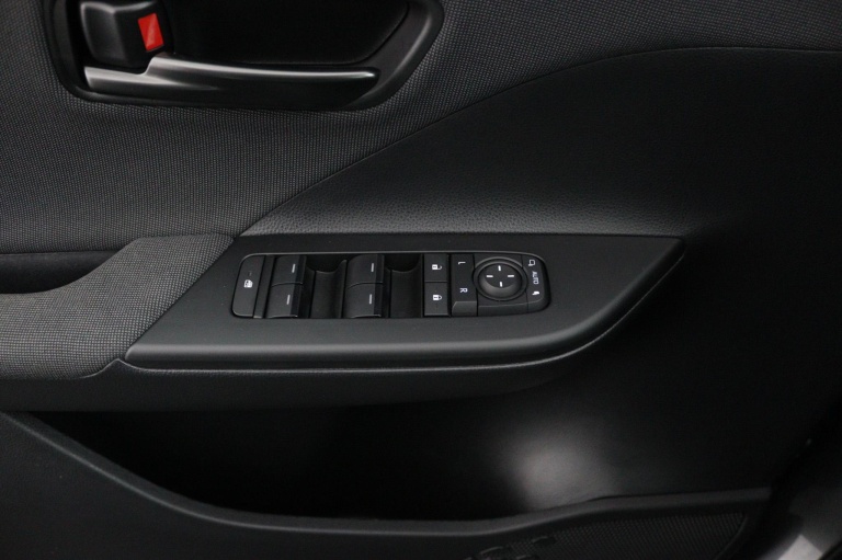 Toyota C-HR - 1.8 Hybrid 140 First Edition 28