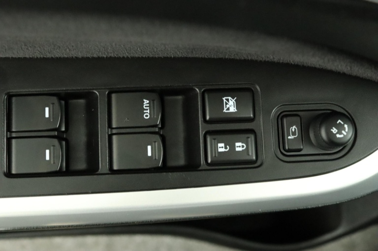 Suzuki Vitara - 1.6 High Executive 29