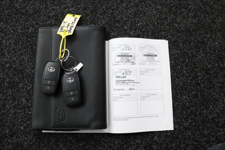 Toyota Yaris - 1.5 Hybrid Executive 11